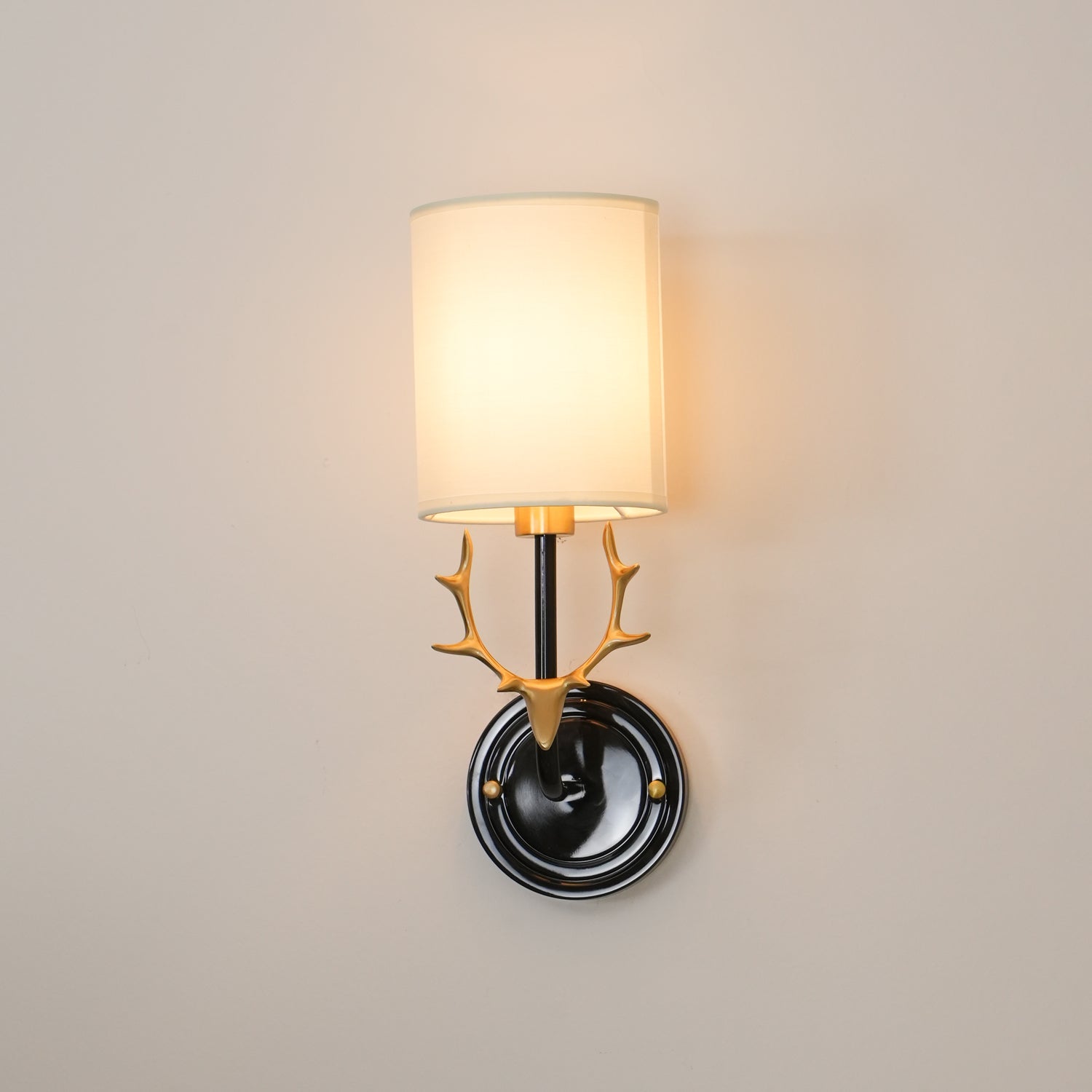 Noble Applique Murale Élégance Tête de Cerf Laiton - Neutralighting