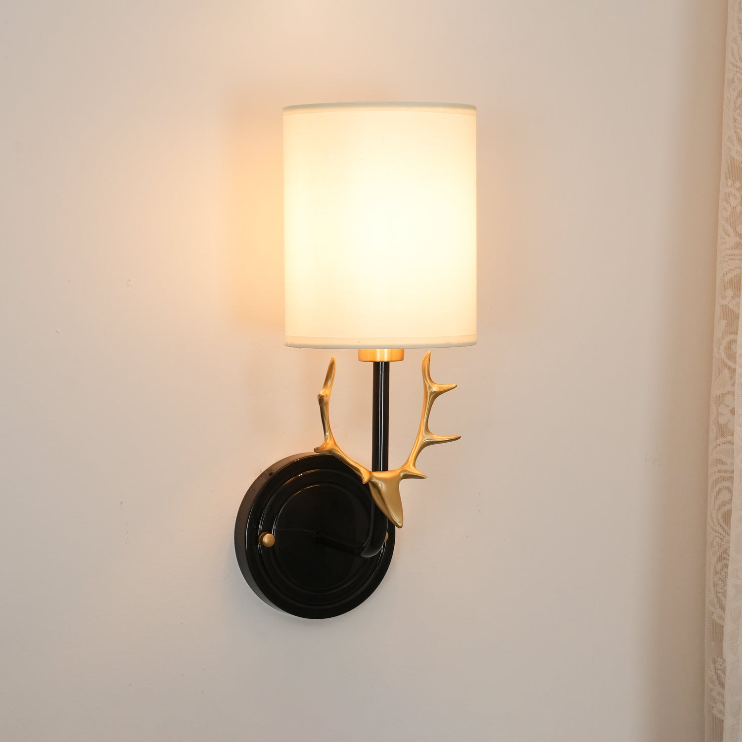 Noble Applique Murale Élégance Tête de Cerf Laiton - Neutralighting