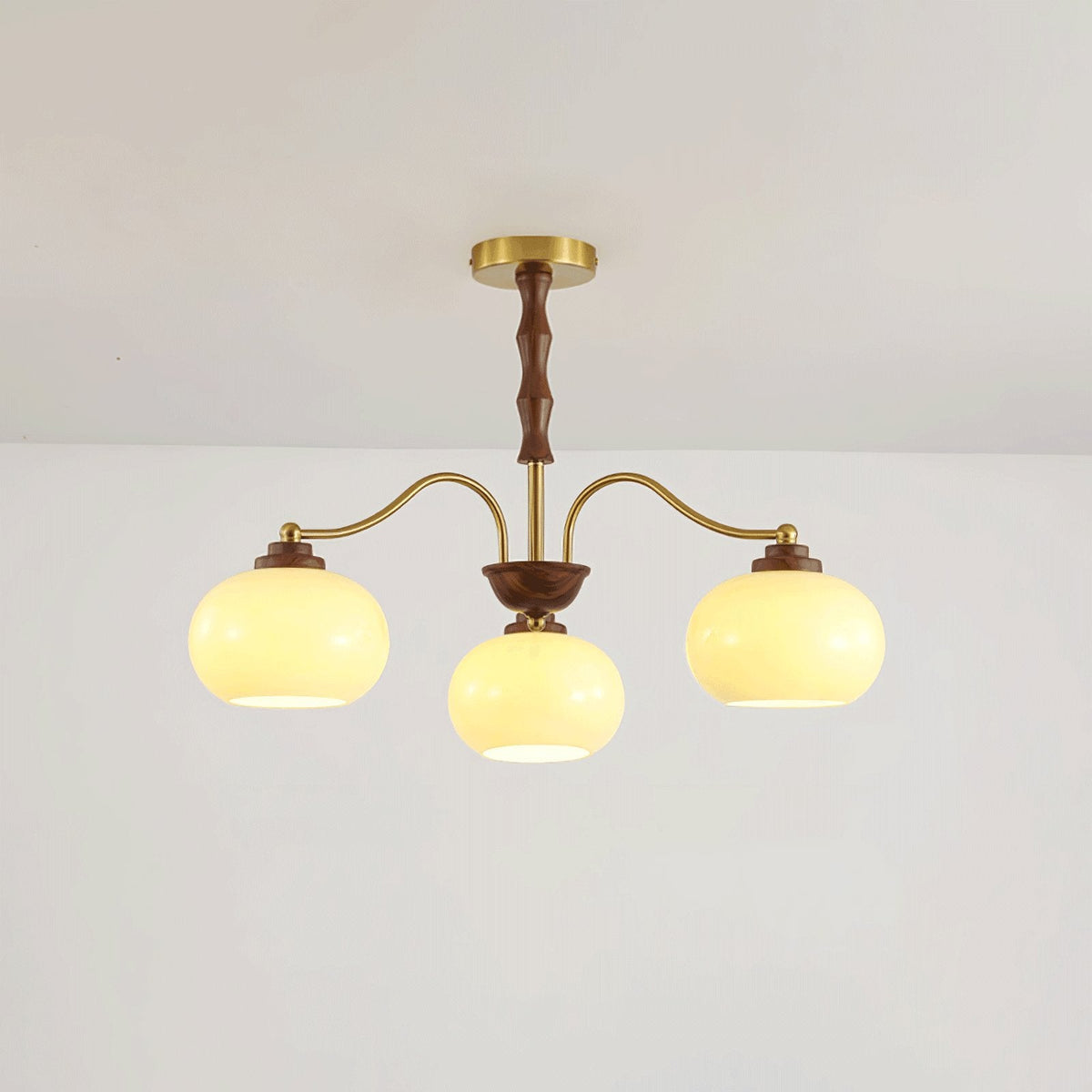 Lustra Chandelier Globe en Verre et Noyer - Neutralighting