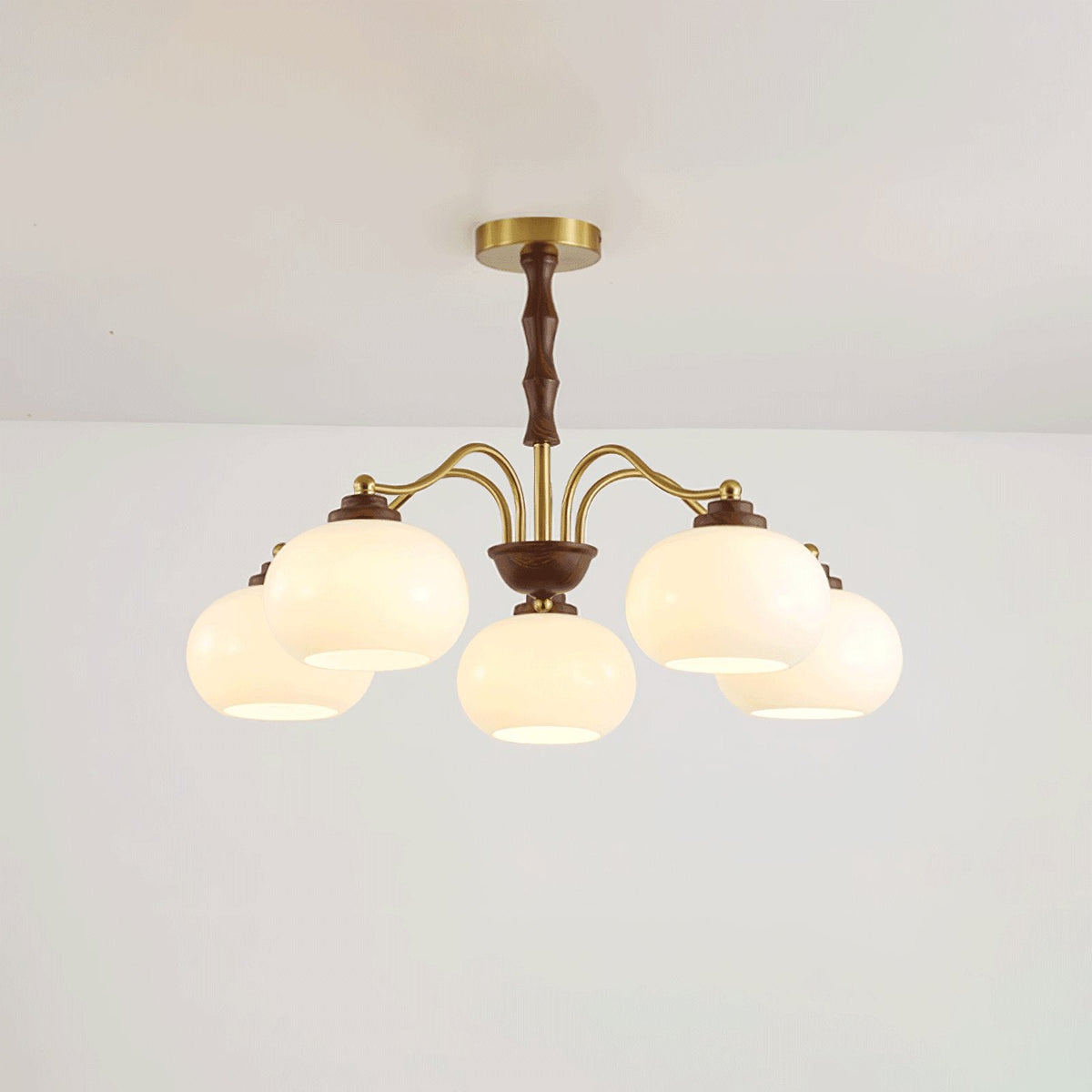 Lustra Chandelier Globe en Verre et Noyer - Neutralighting