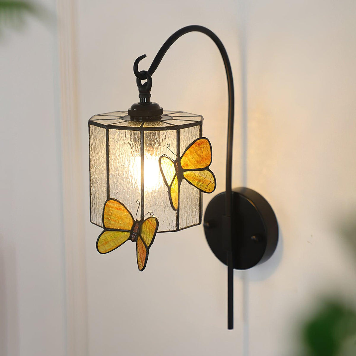 Tiffany Applique Murale Abat-jour en Verre Papillon Rose Jaune Art - Neutralighting