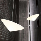Solara Lampe Suspendue Polyéthylène Chapeau Incliné Minimaliste - Neutralighting