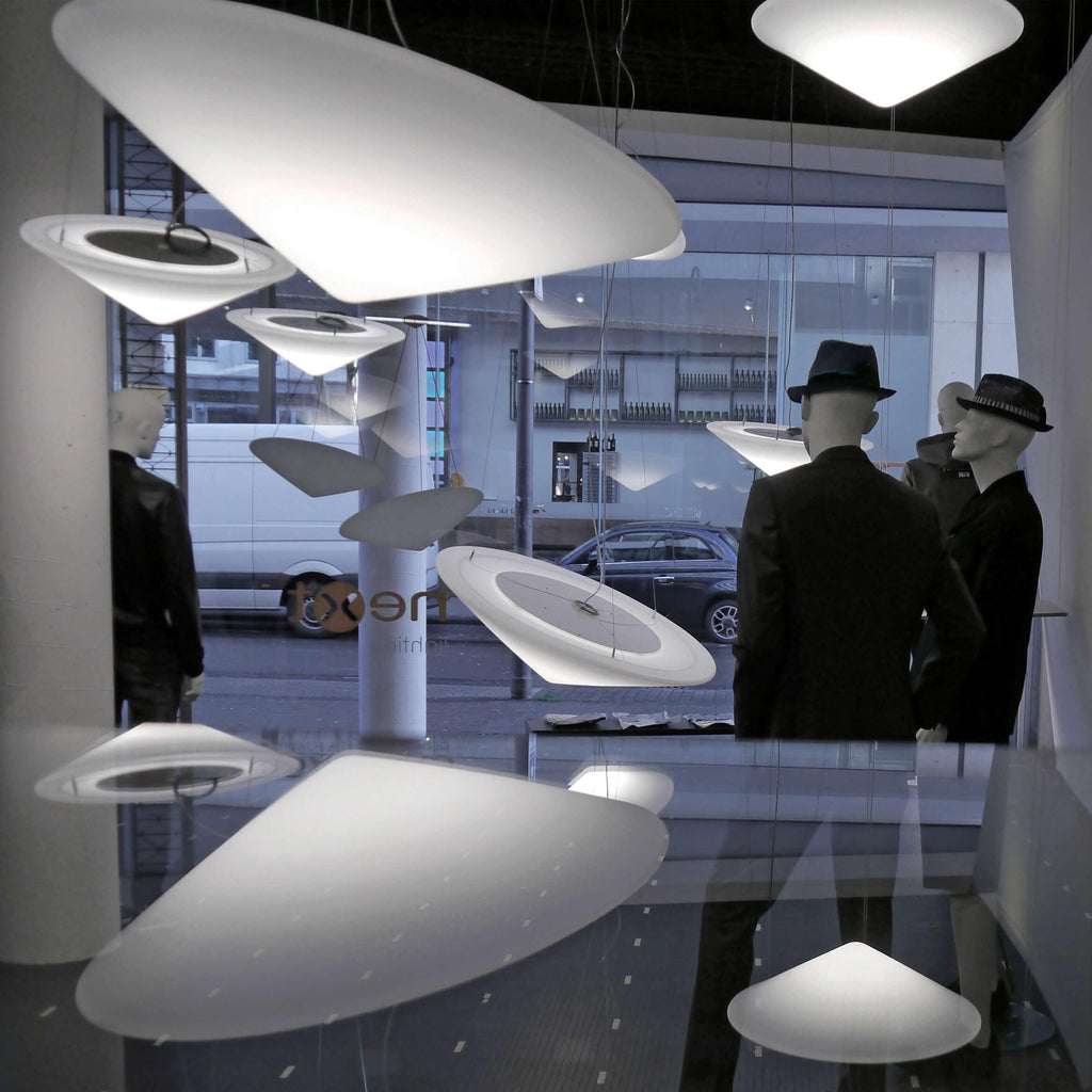 Solara Lampe Suspendue Polyéthylène Chapeau Incliné Minimaliste - Neutralighting