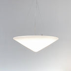 Solara Lampe Suspendue Polyéthylène Chapeau Incliné Minimaliste - Neutralighting