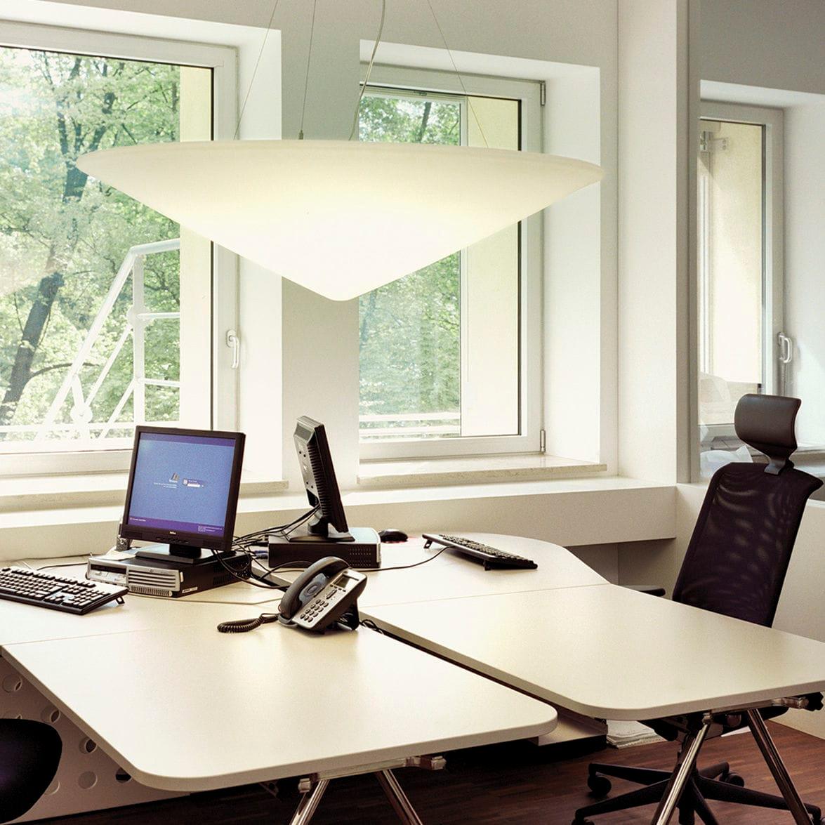 Solara Lampe Suspendue Polyéthylène Chapeau Incliné Minimaliste - Neutralighting
