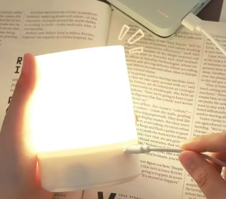 Lampe de lecture Claire Simpliste Oriane Apostrophe - Un Éclairage Dédié à la Lecture