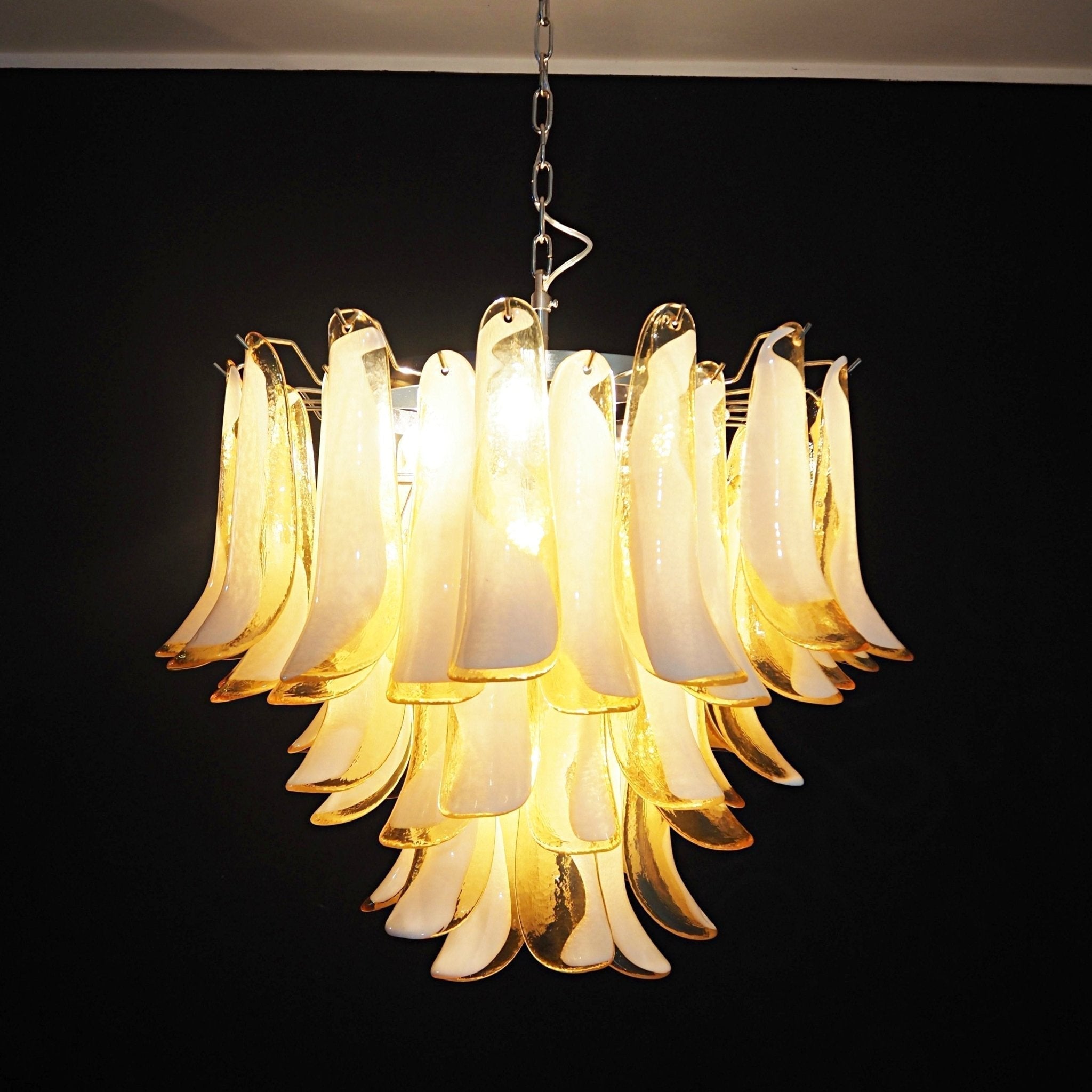 Aurora Chandelier Pétales en Verre de Murano Superposés - Neutralighting