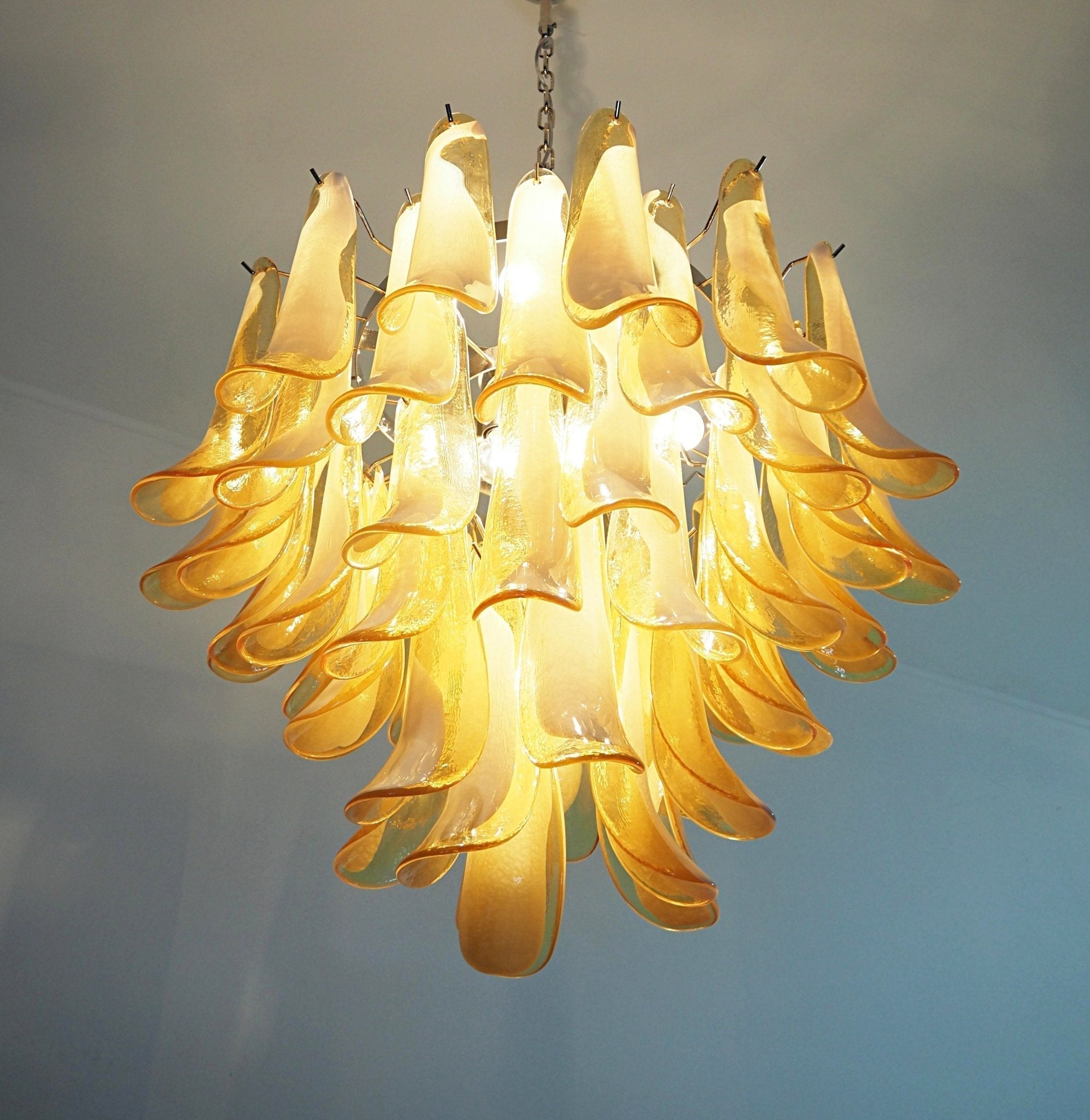 Aurora Chandelier Pétales en Verre de Murano Superposés - Neutralighting