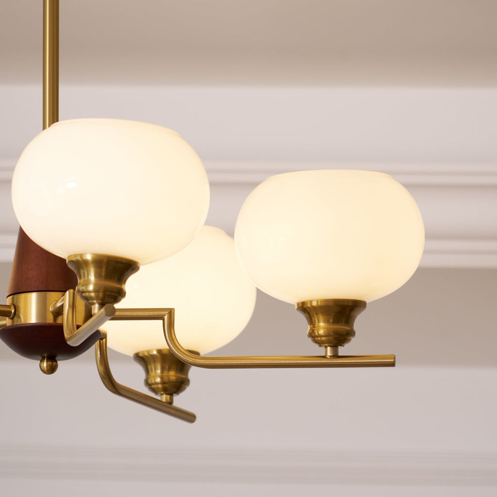 Lustra Chandelier en Noyer avec Globes en Verre Opale - Neutralighting