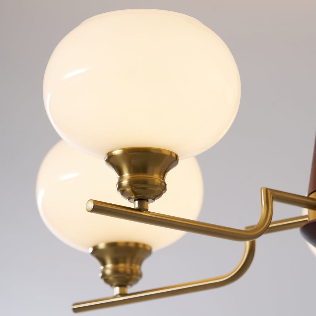 Lustra Chandelier en Noyer avec Globes en Verre Opale - Neutralighting