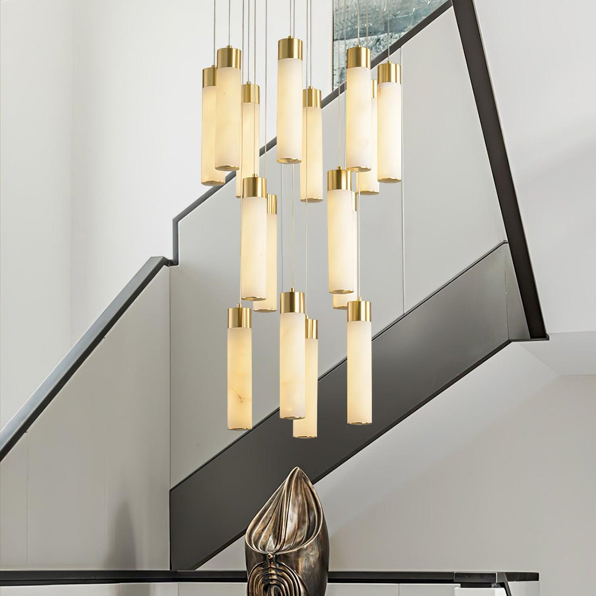 Aurelia Chandelier Albâtre pour Escalier - Neutralighting