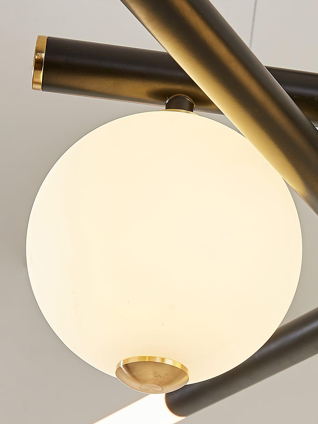 Chandelier Rods et Globe Noir Blanc Moderne - Neutralighting