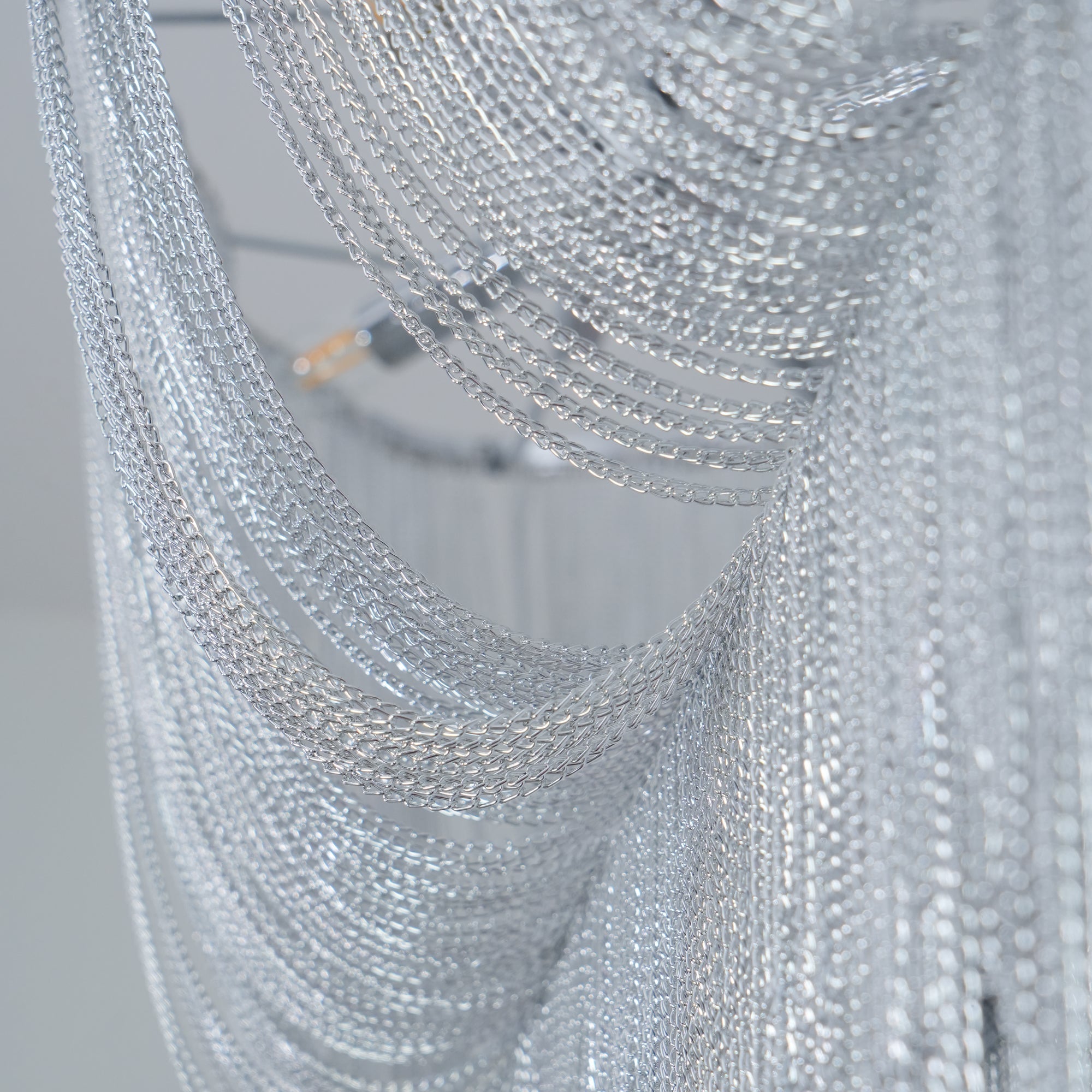 Lustra Chandelier en Chaînes d'Aluminium Nickel Scintillant - Neutralighting