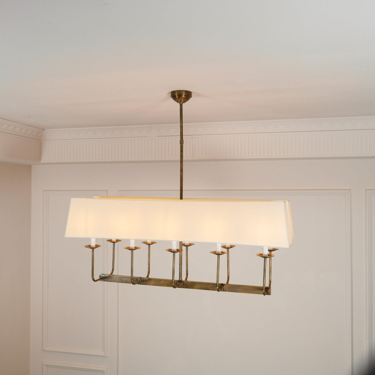 Beacon Chandelier Linéaire Moderne Minimaliste en Laiton, Métal et Tissu - Neutralighting