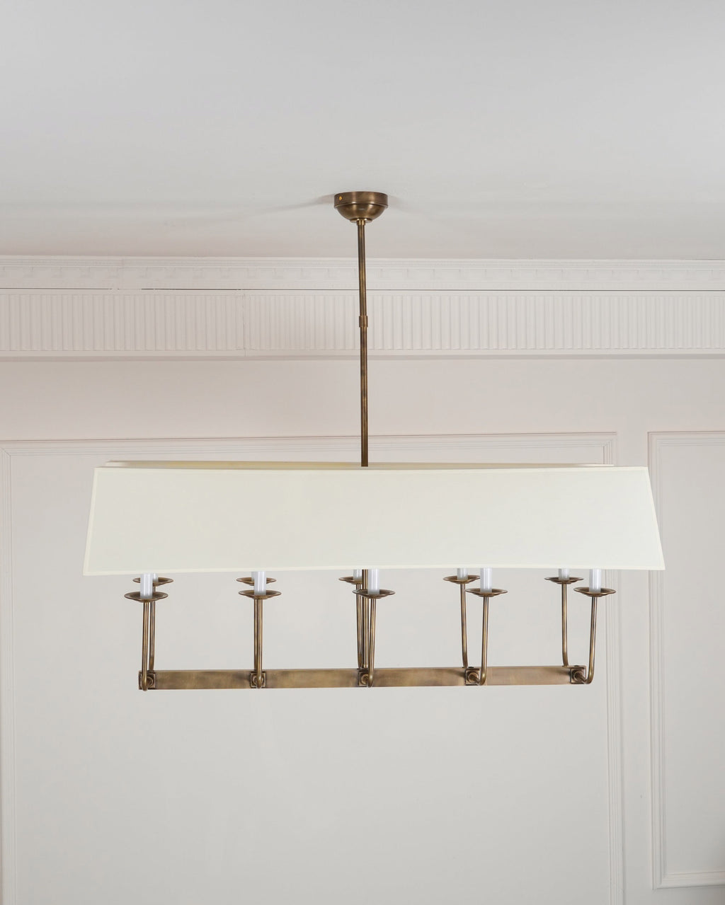 Beacon Chandelier Linéaire Moderne Minimaliste en Laiton, Métal et Tissu - Neutralighting