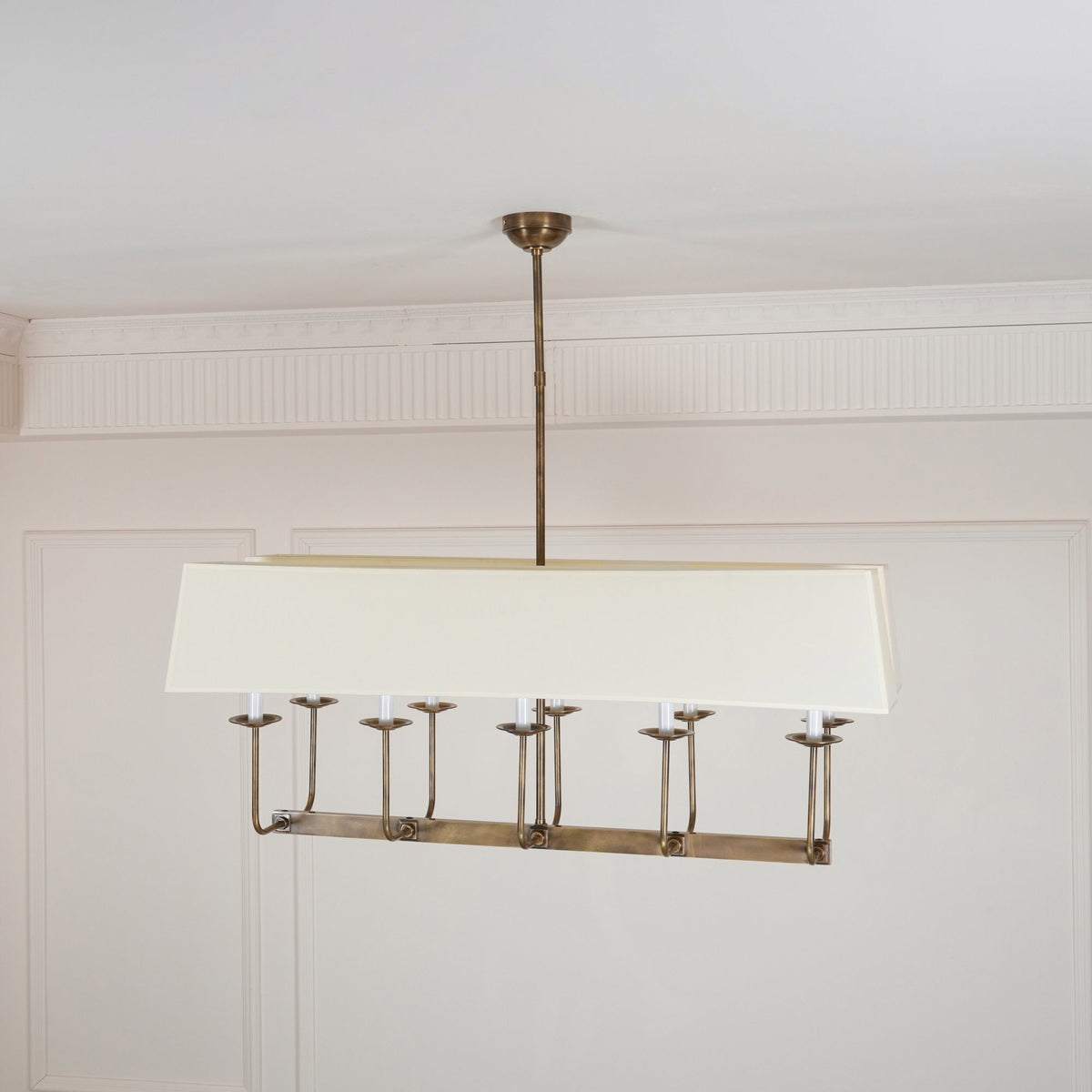 Beacon Chandelier Linéaire Moderne Minimaliste en Laiton, Métal et Tissu - Neutralighting