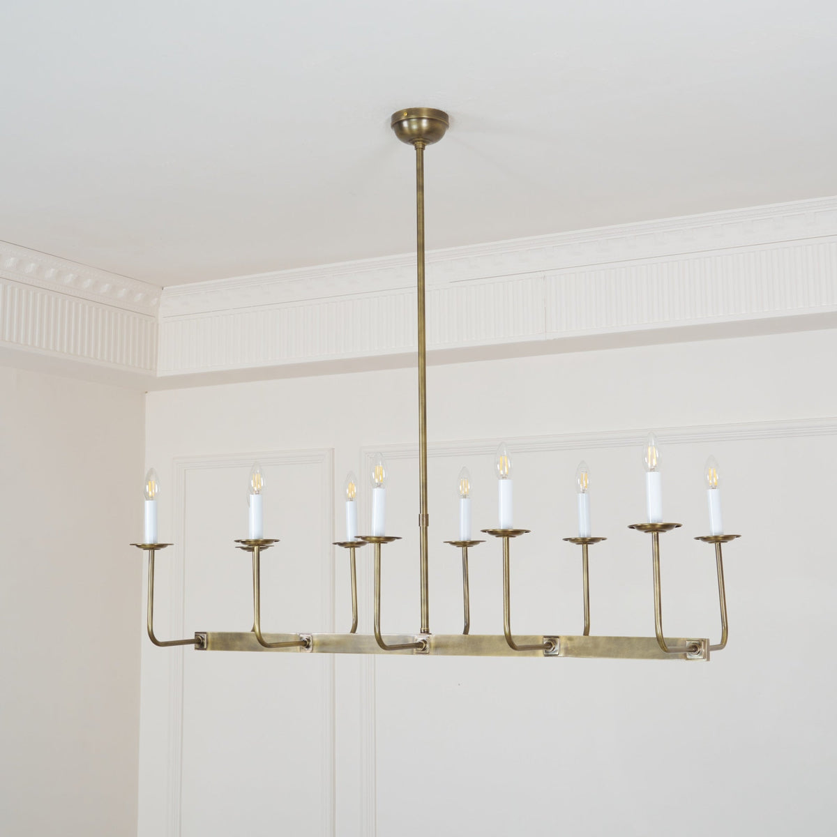 Beacon Chandelier Linéaire Moderne Minimaliste en Laiton, Métal et Tissu - Neutralighting