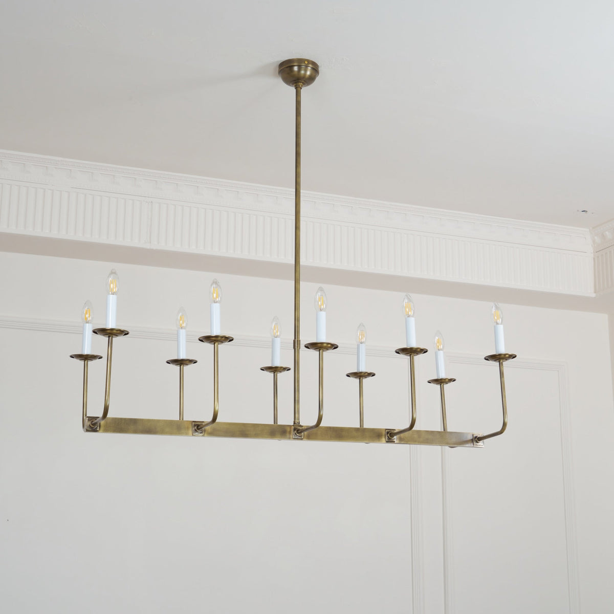Beacon Chandelier Linéaire Moderne Minimaliste en Laiton, Métal et Tissu - Neutralighting