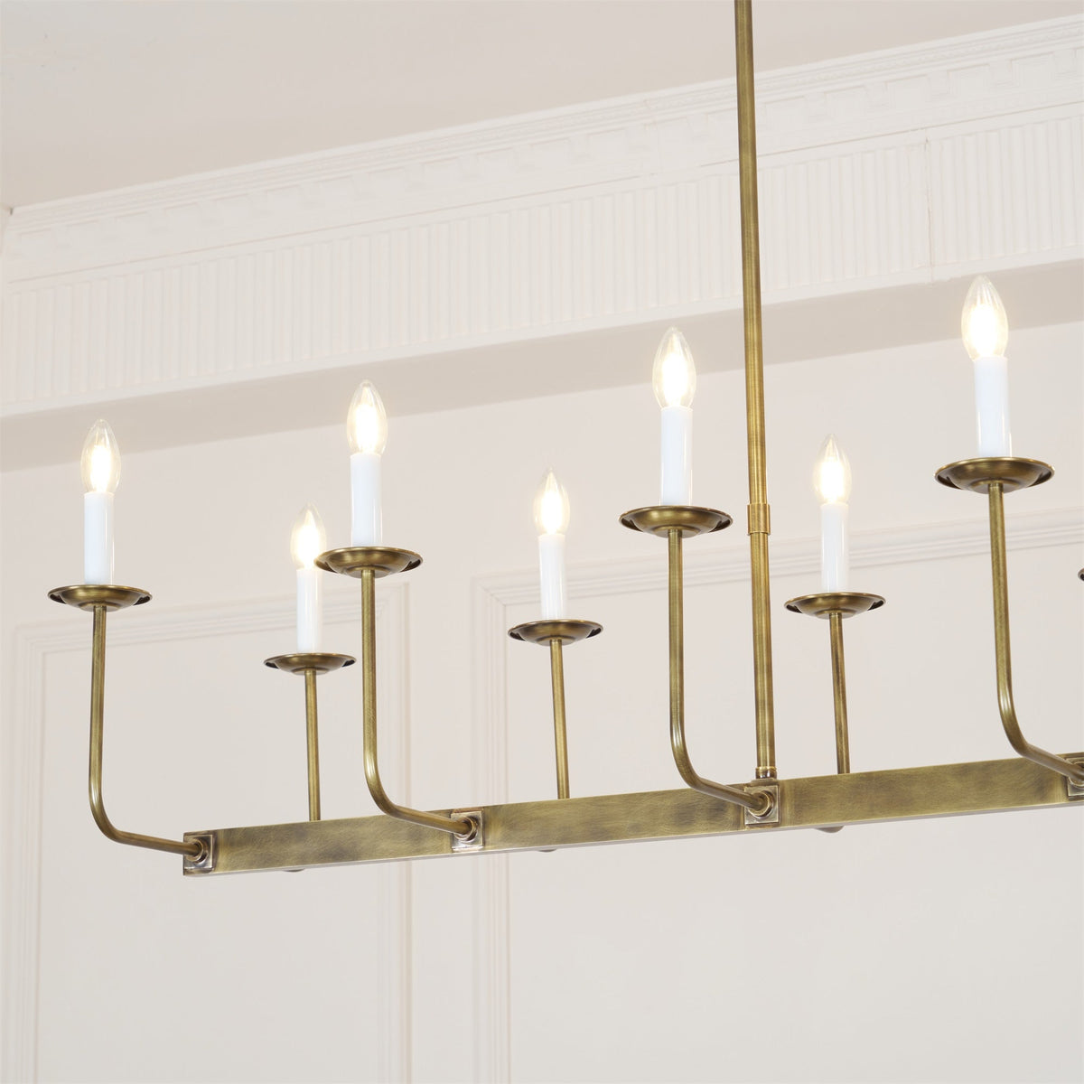 Beacon Chandelier Linéaire Moderne Minimaliste en Laiton, Métal et Tissu - Neutralighting