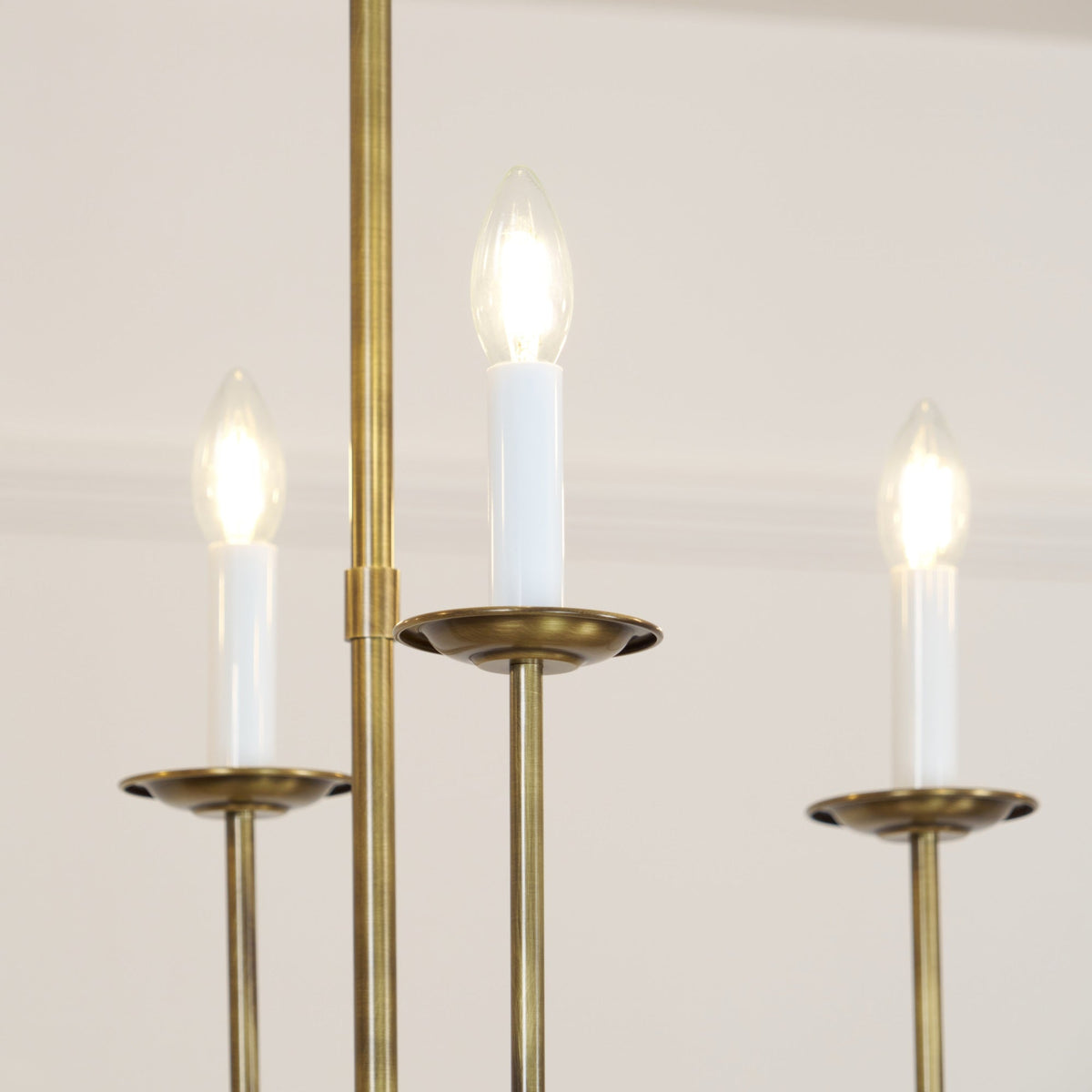 Beacon Chandelier Linéaire Moderne Minimaliste en Laiton, Métal et Tissu - Neutralighting