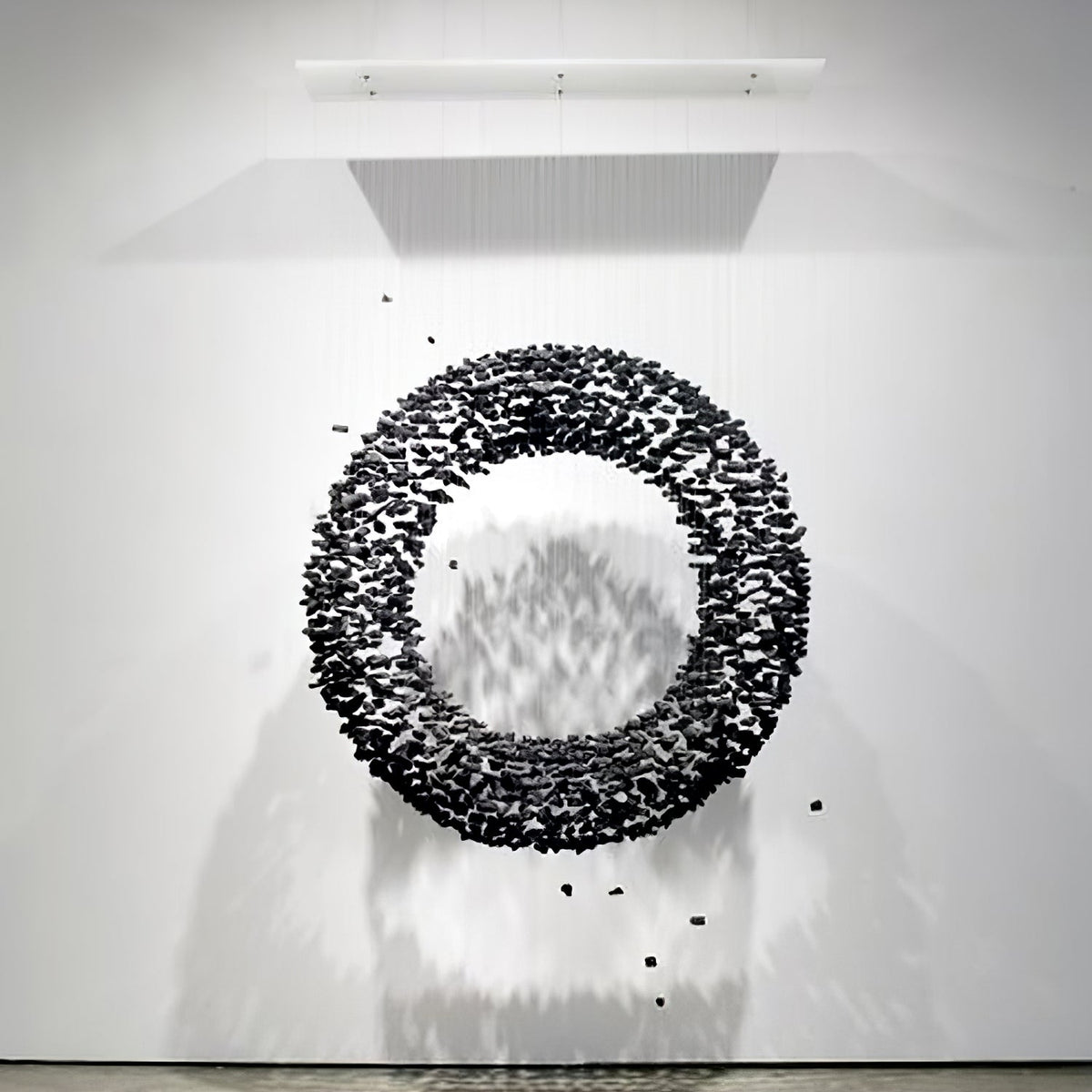 Arsilus Charbon Pierre Sculptural Lustre Orbiculaire - Neutralighting