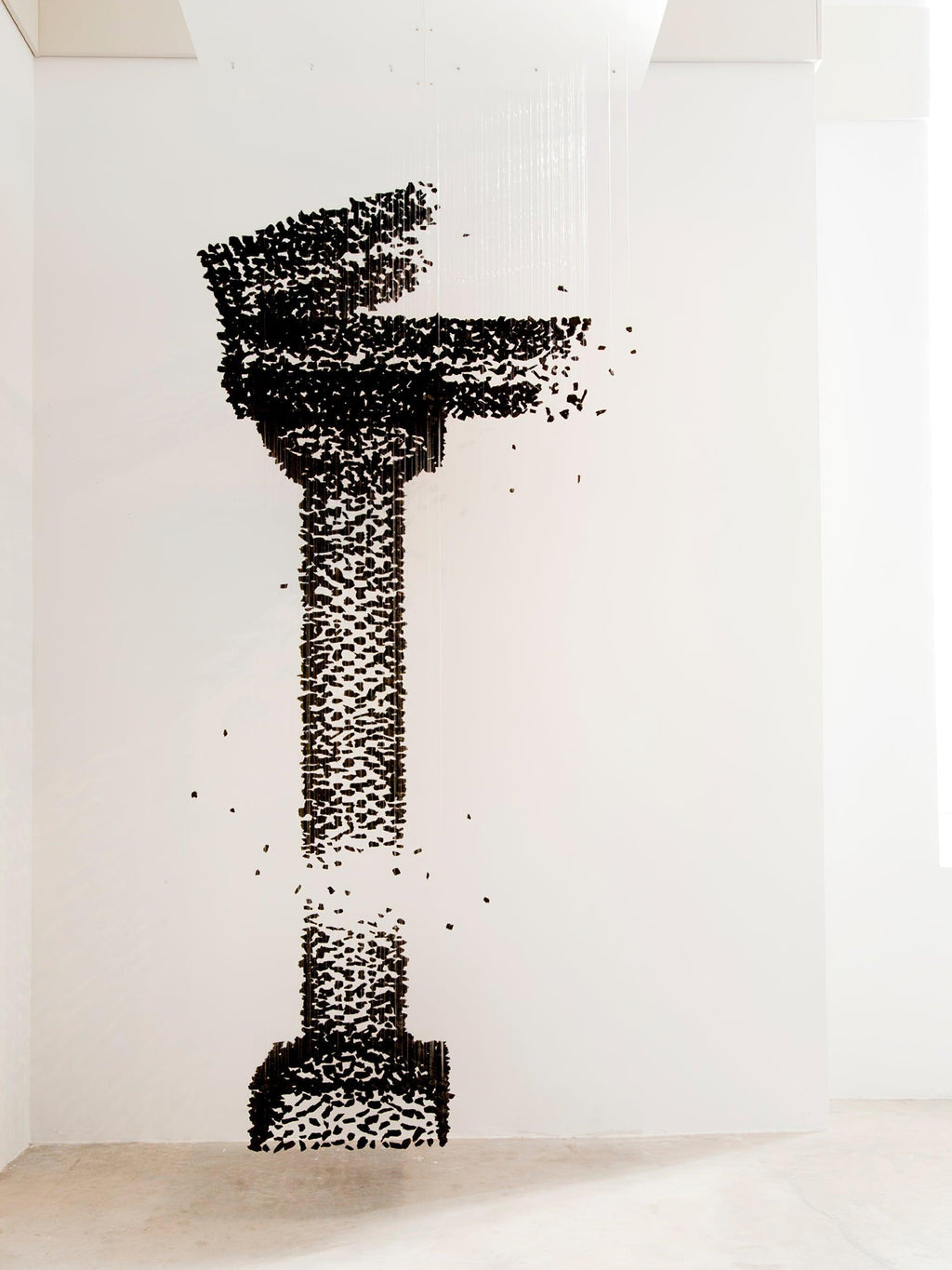 Arsilus Chandelier sculptural en pierre charbon, lettres de G à L - Neutralighting