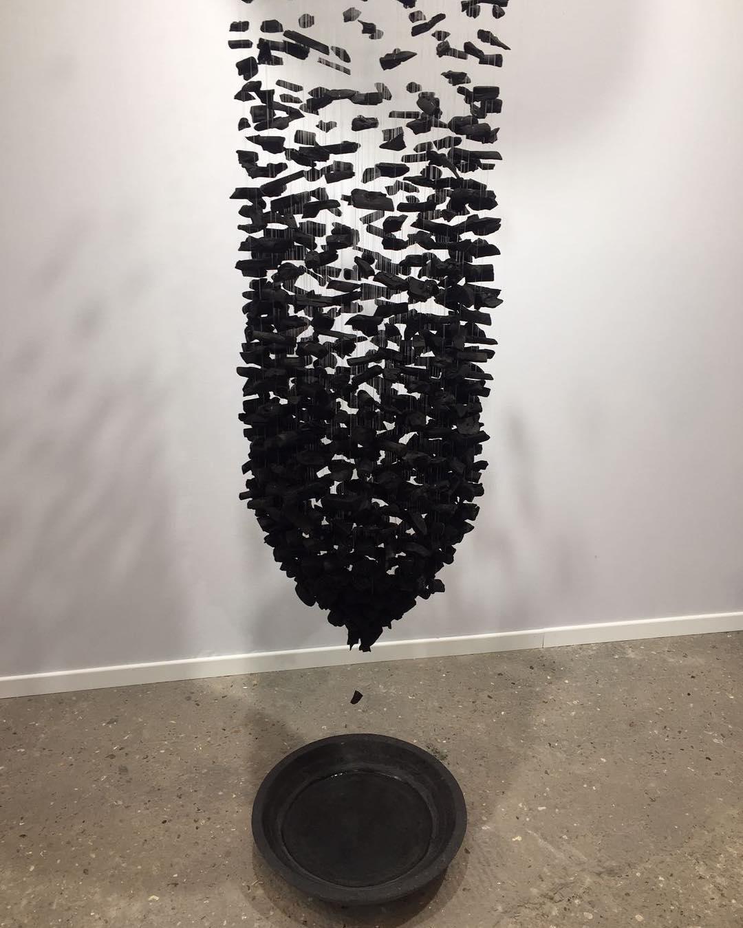 Arsilus Chandelier Sculptural en Pierre Charbon Lettres de M à R - Neutralighting