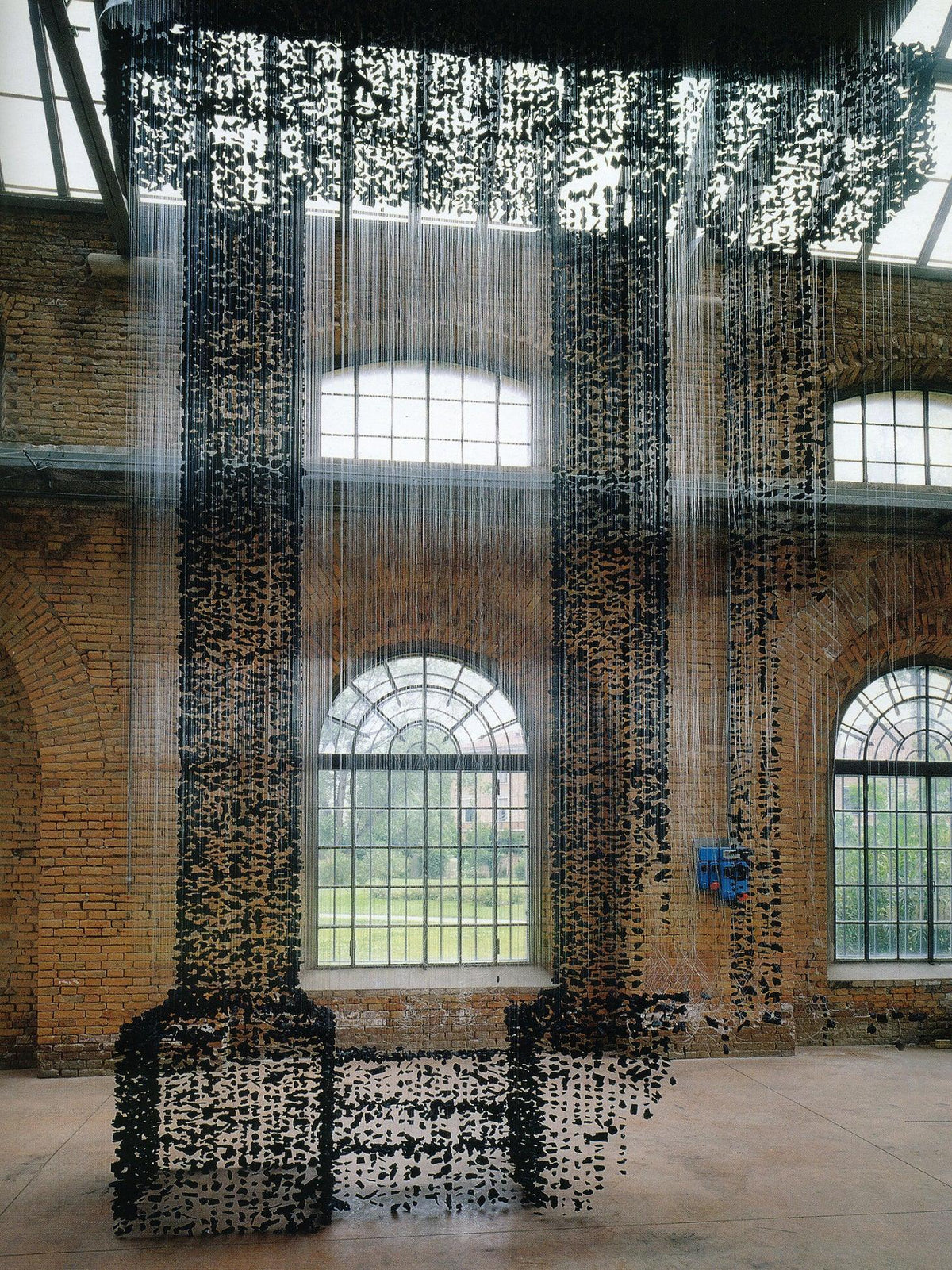 Arsilus Chandelier Sculptural en Pierre Charbon Lettres de M à R - Neutralighting