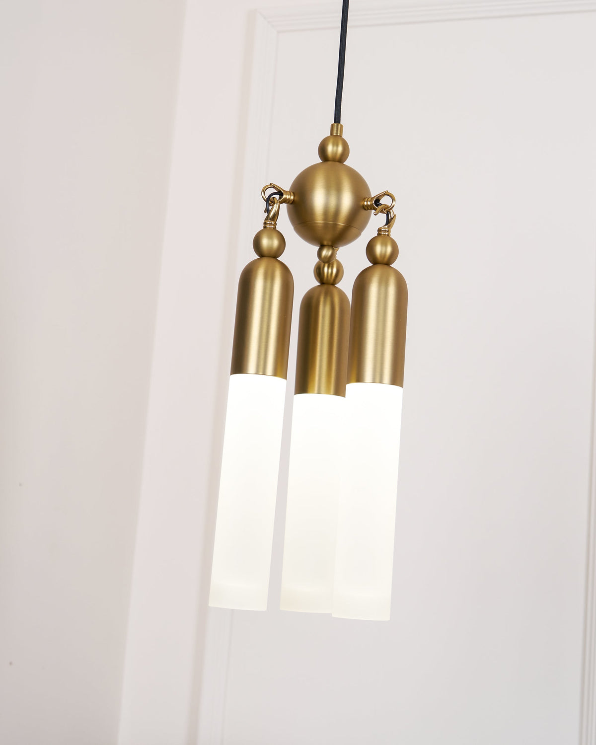 Lampe Suspendue Métal-Acrylique Moderne Minimaliste Tilt - Neutralighting