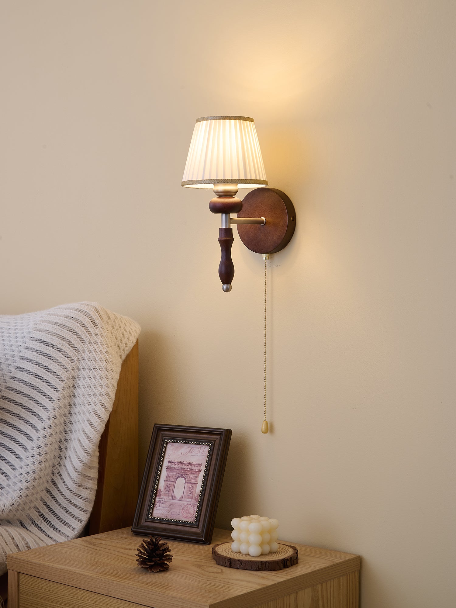 Eshae Applique Murale en Tissu et Bois Premium - Neutralighting