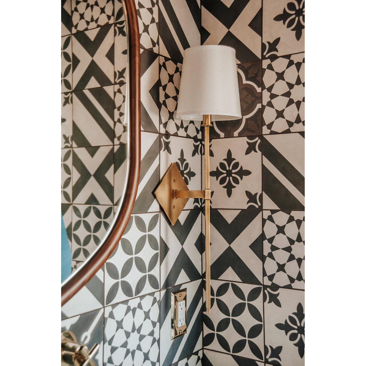 Kismet Lampe Murale En Métal Laiton Et Tissu Minimaliste Moderne - Neutralighting