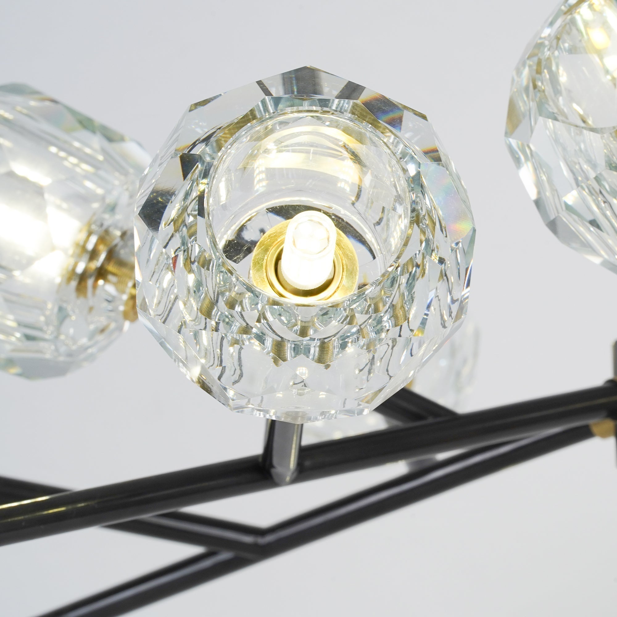 Lustra Suspension Lampe Boule en Cristal et Laiton en Grappe - Neutralighting