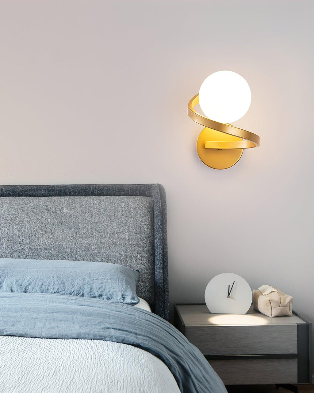 Abner Courbé Moderne Minimaliste Laiton Verre Applique Murale - Neutralighting