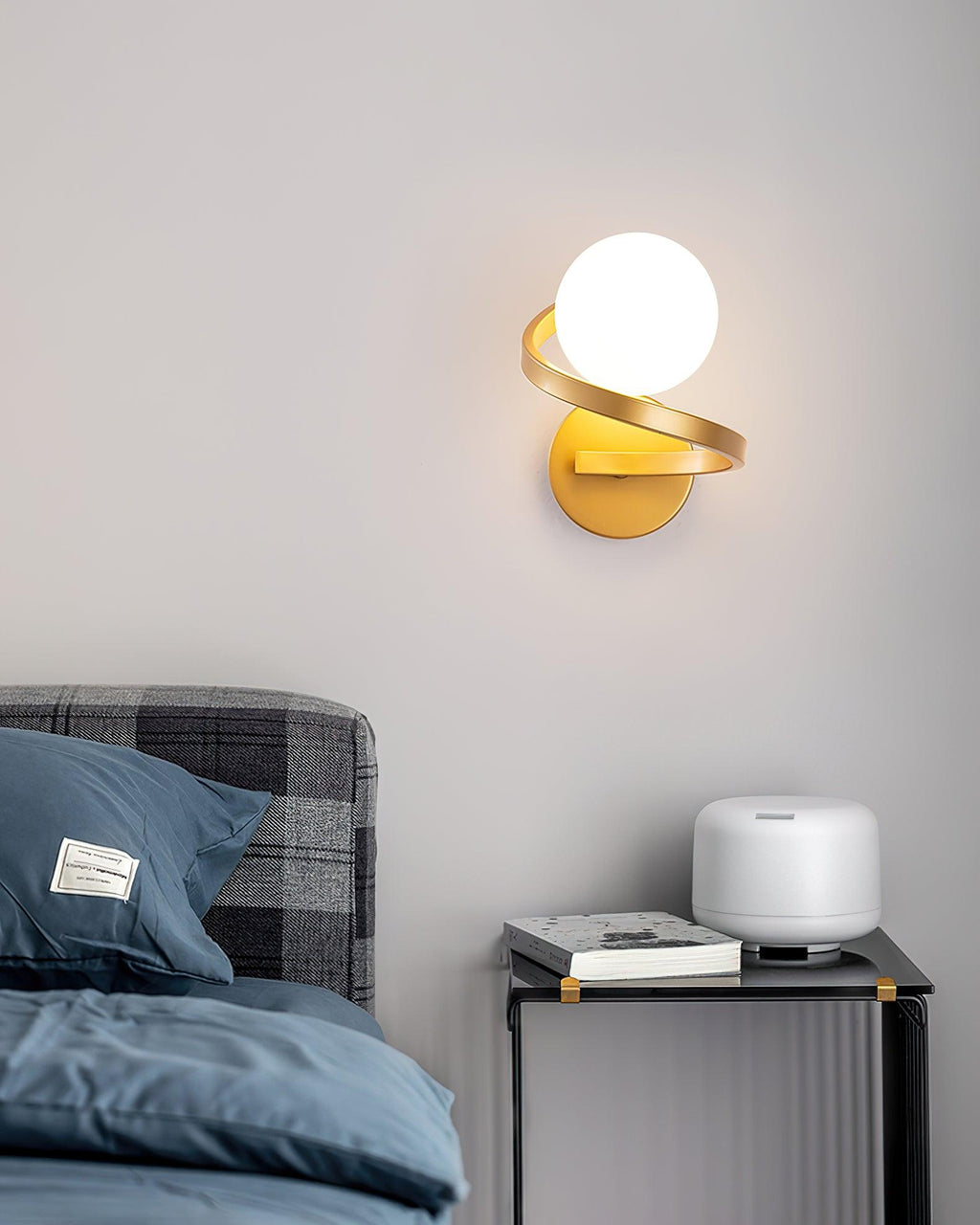 Abner Courbé Moderne Minimaliste Laiton Verre Applique Murale - Neutralighting