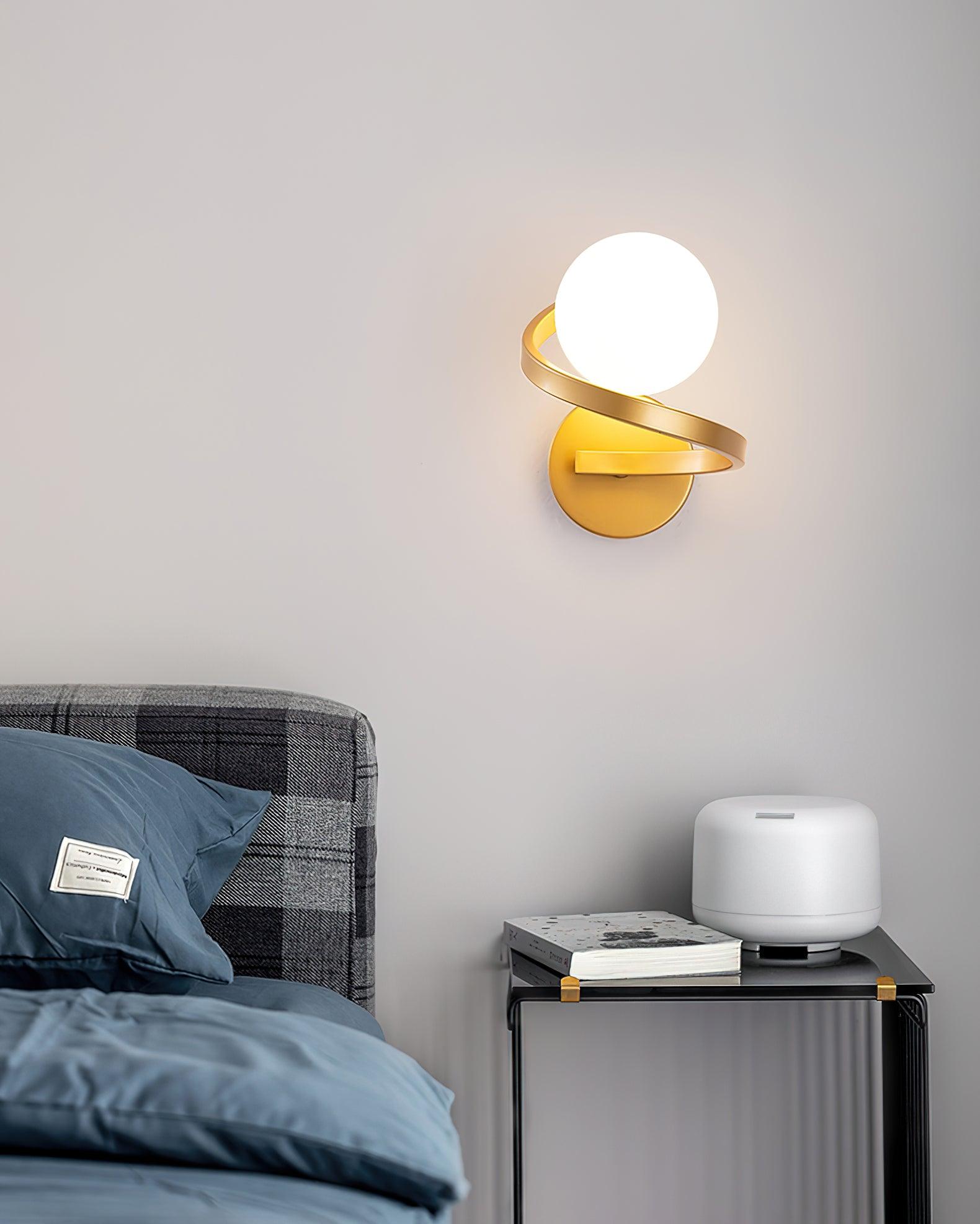 Abner Courbé Moderne Minimaliste Laiton Verre Applique Murale - Neutralighting