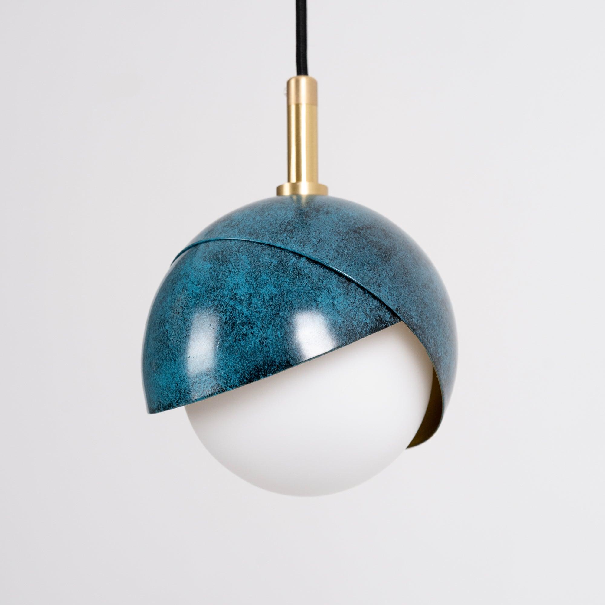 Solara Lampe Suspendue en Laiton Globe Opale Emboîté Moderne - Neutralighting