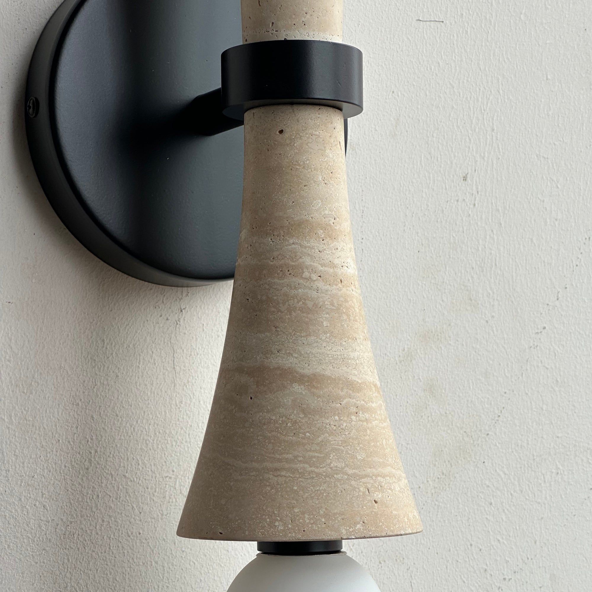 Aura Lampe Murale En Travertin Et Verre Minimaliste Moderne - Neutralighting