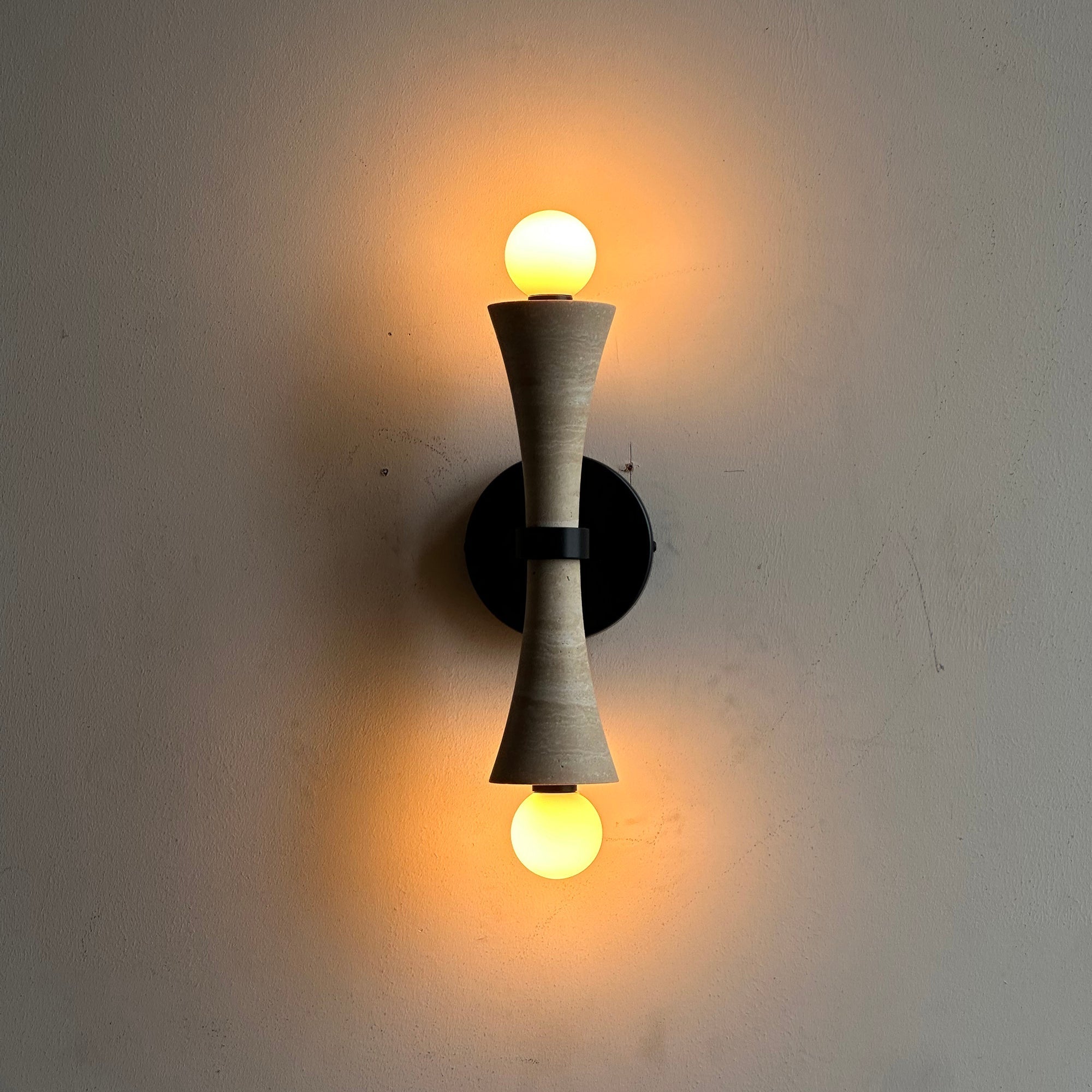 Aura Lampe Murale En Travertin Et Verre Minimaliste Moderne - Neutralighting