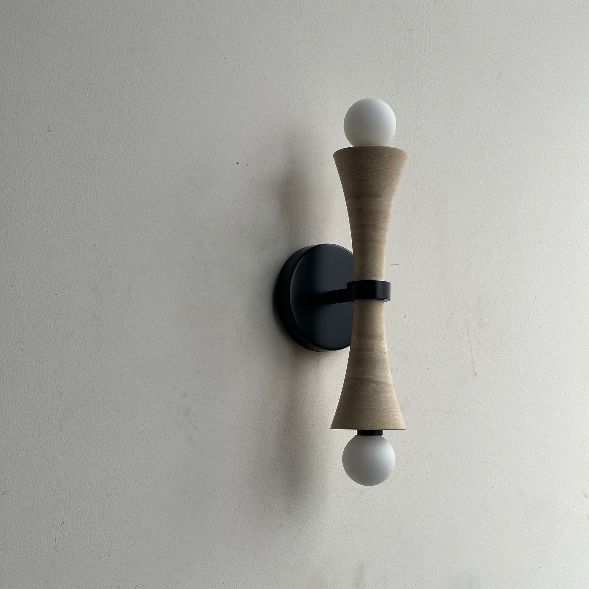 Aura Lampe Murale En Travertin Et Verre Minimaliste Moderne - Neutralighting