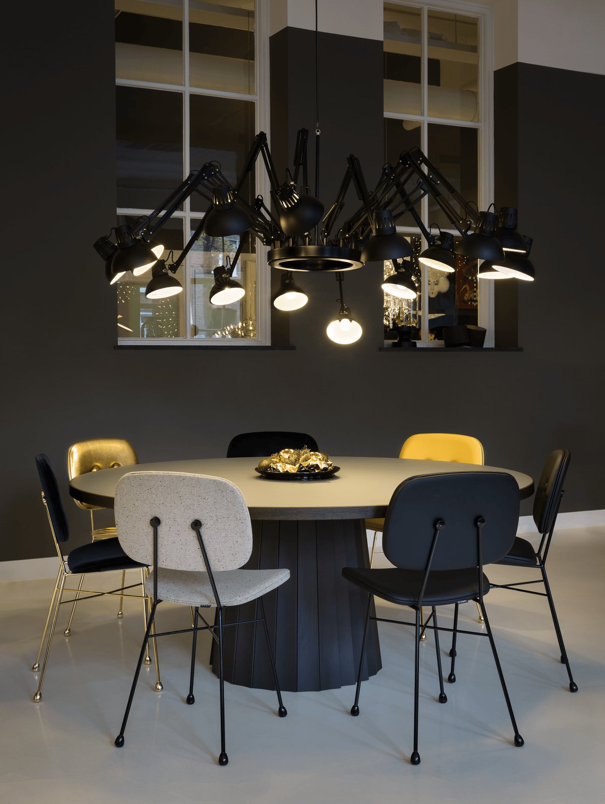 Lustra Chandelier Noir à Bras Multiples Ajustables - Neutralighting