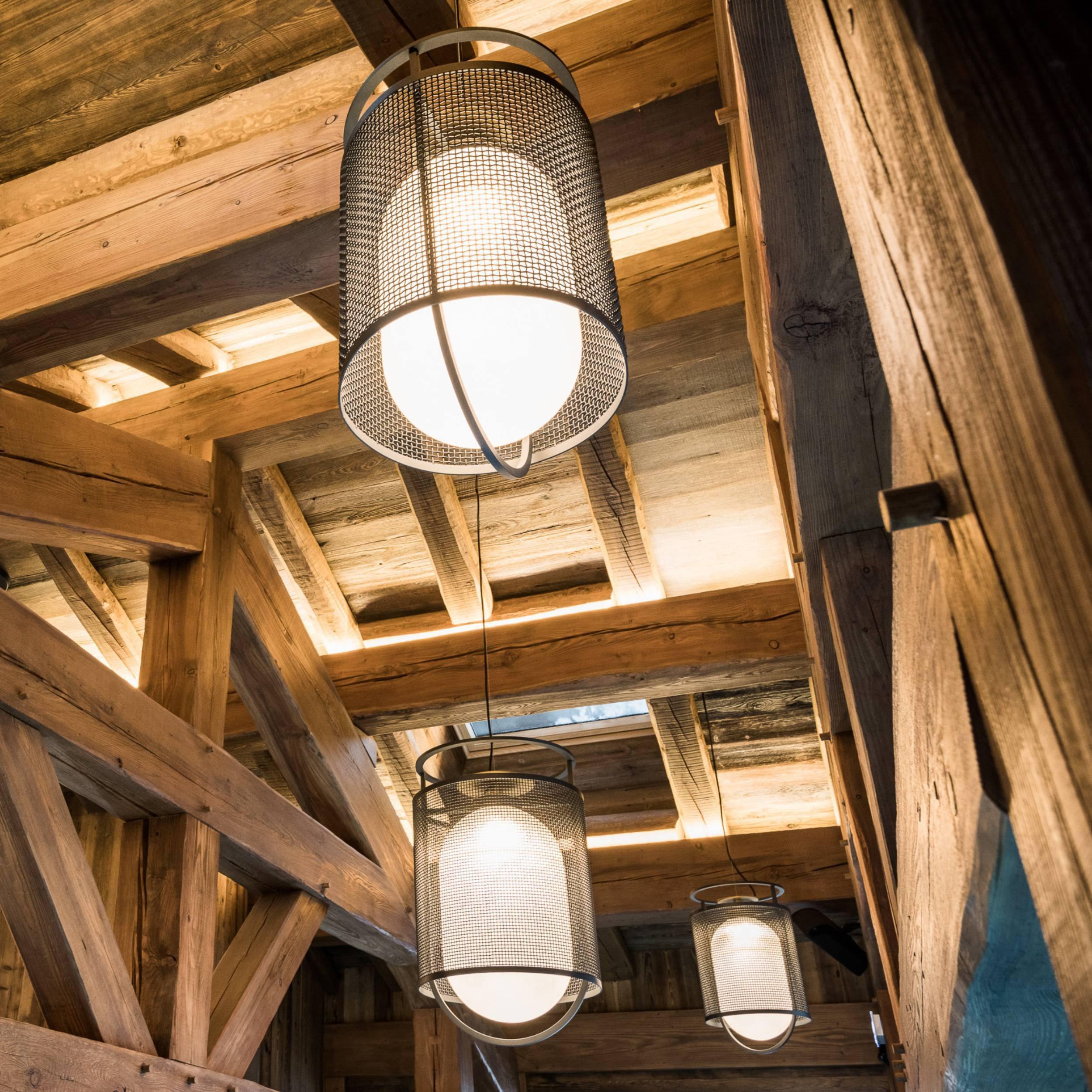 Solara Suspension Cylindre en Maille Accent en Laiton Industriel - Neutralighting