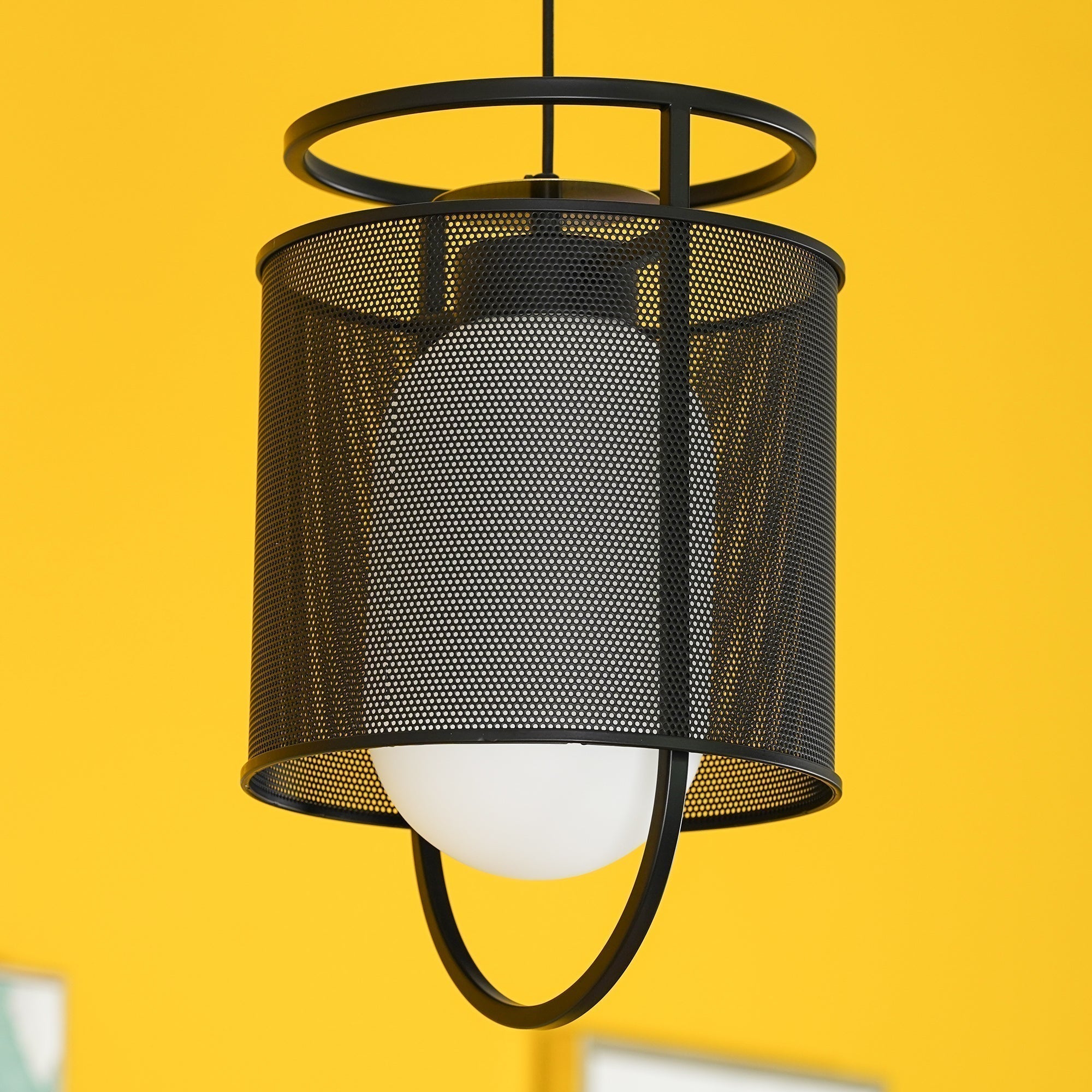 Solara Suspension Cylindre en Maille Accent en Laiton Industriel - Neutralighting