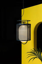 Solara Suspension Cylindre en Maille Accent en Laiton Industriel - Neutralighting