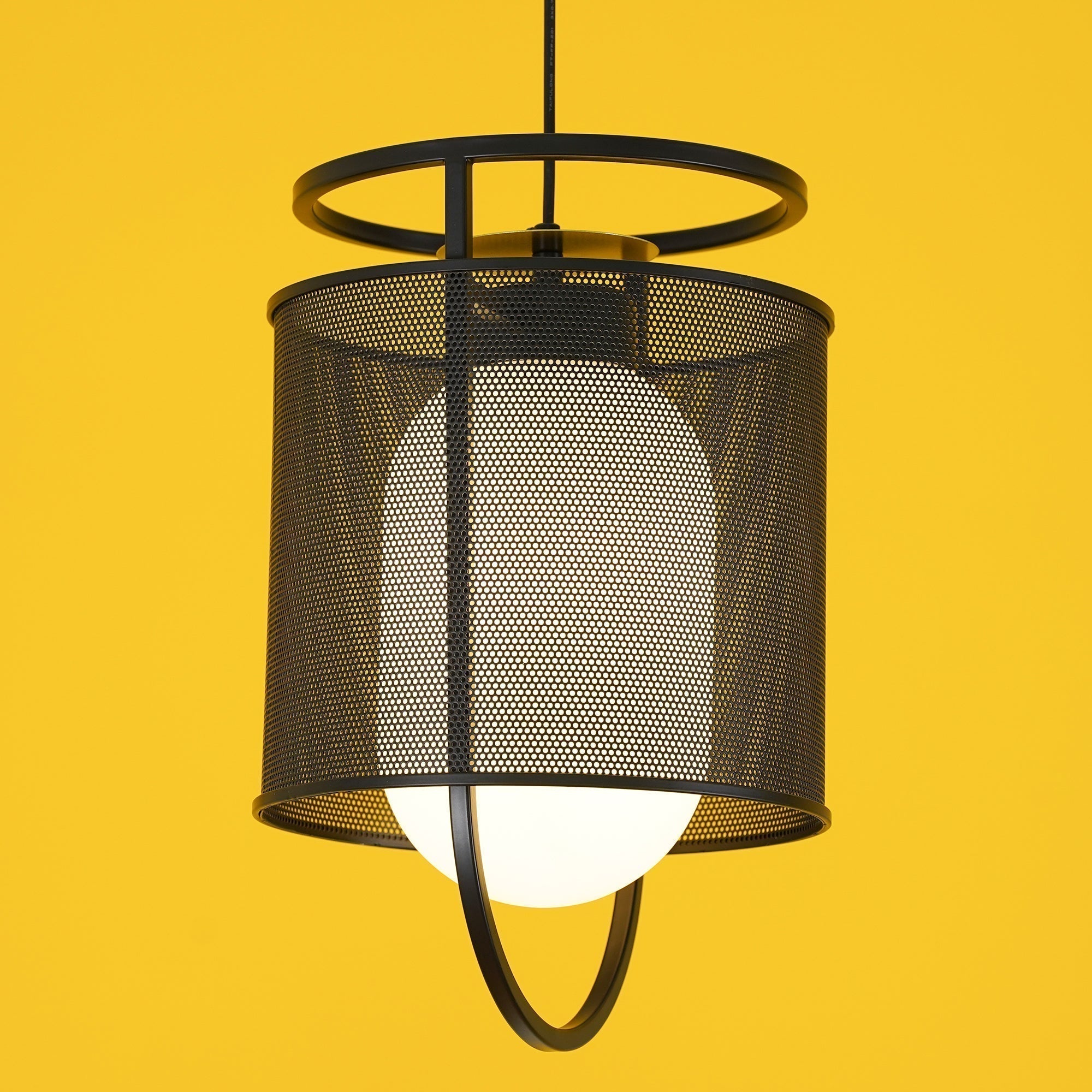 Solara Suspension Cylindre en Maille Accent en Laiton Industriel - Neutralighting
