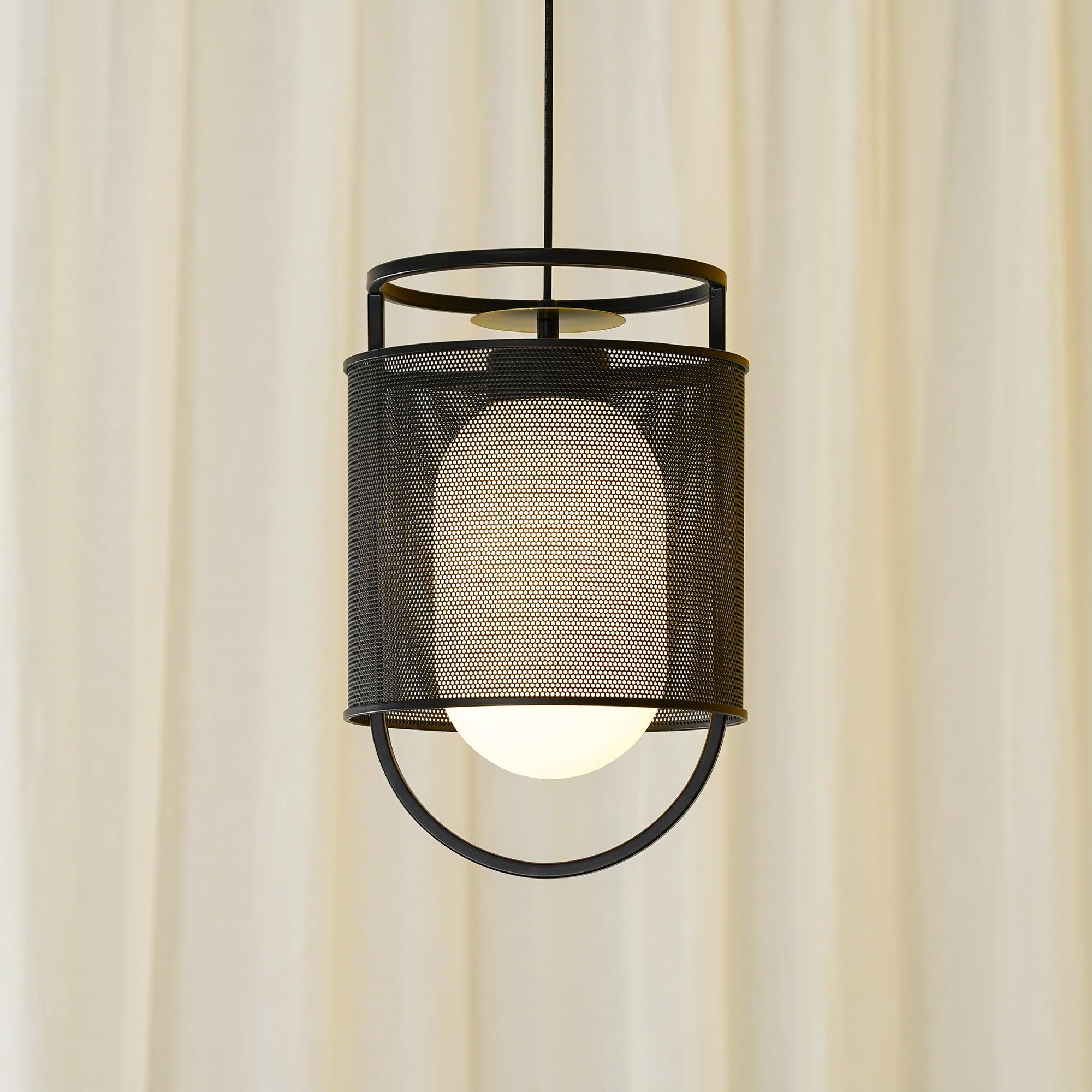 Solara Suspension Cylindre en Maille Accent en Laiton Industriel - Neutralighting