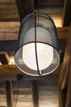 Solara Suspension Cylindre en Maille Accent en Laiton Industriel - Neutralighting