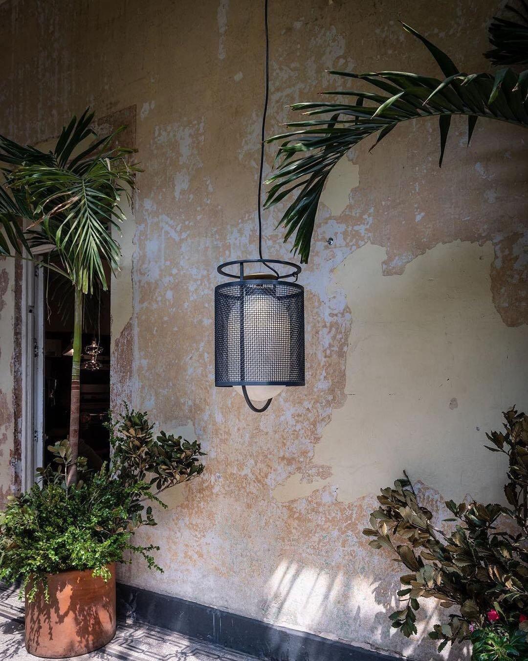 Solara Suspension Cylindre en Maille Accent en Laiton Industriel - Neutralighting