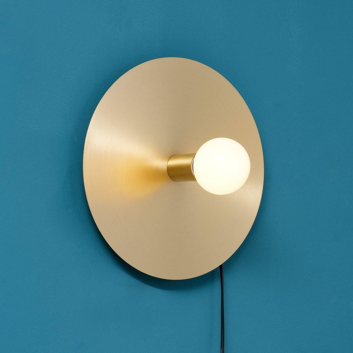 Lustra Wall Lamp Brass Bulb - Neutralighting