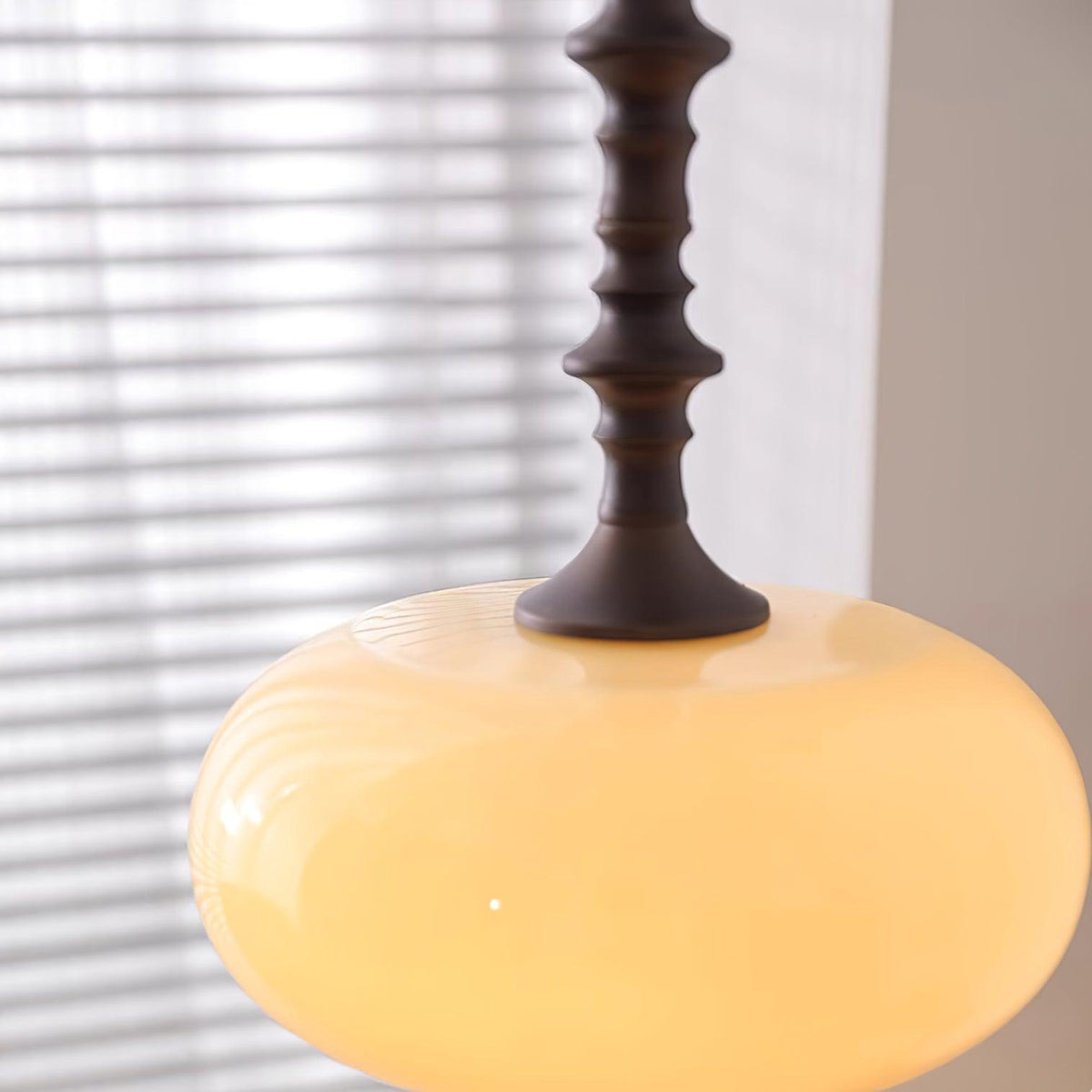 Lampe Pendante Abat-jour en Verre Blanc Tourné Marron Vintage - Neutralighting