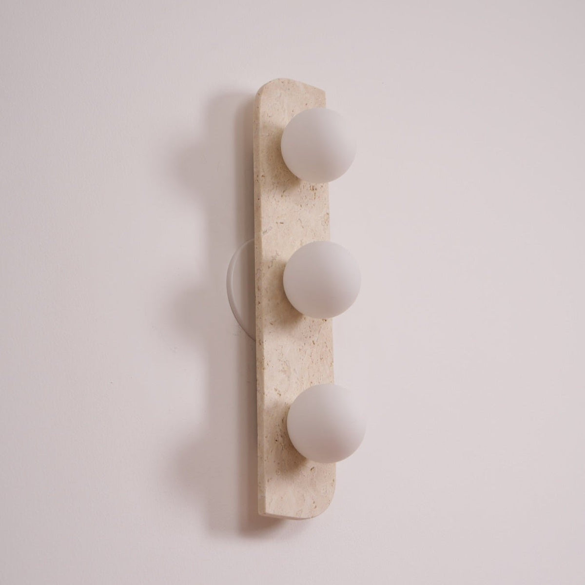 Zophaor Minimalist Travertine Plug-In Wall Light - Neutralighting